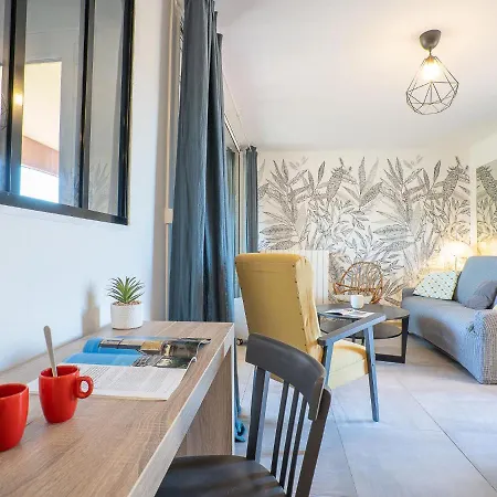 Lägenhet Les Roches Bleues-2 By Interhome Le Pradet
