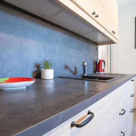Apartamento Les Roches Bleues-2 By Interhome Le Pradet